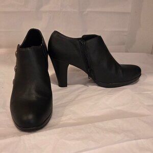 Rialto Penston Heeled Bootie, like new, Black, 8.5M